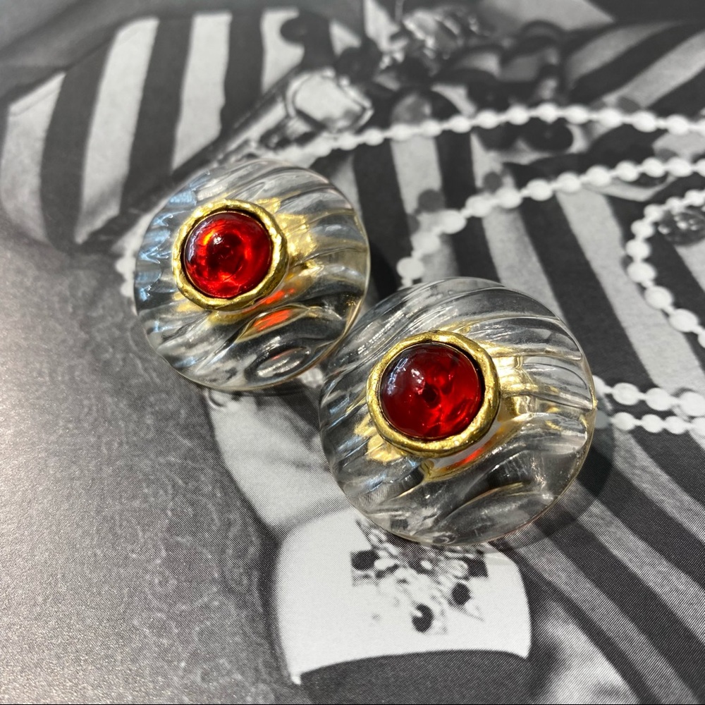Authentic Chanel Vintage 70s Gripoix Earrings